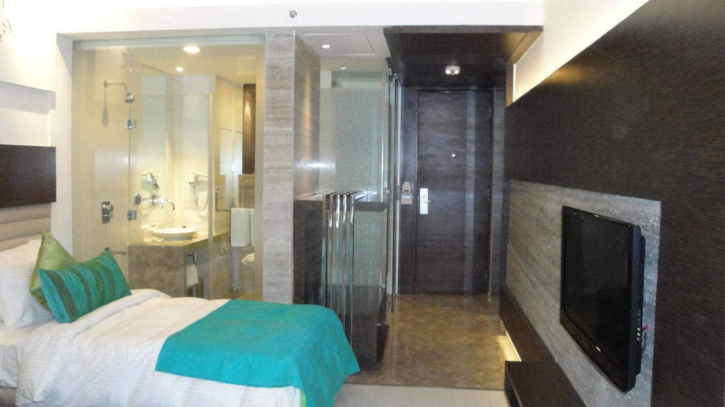 Maya Hotel Chandīgarh Buitenkant foto