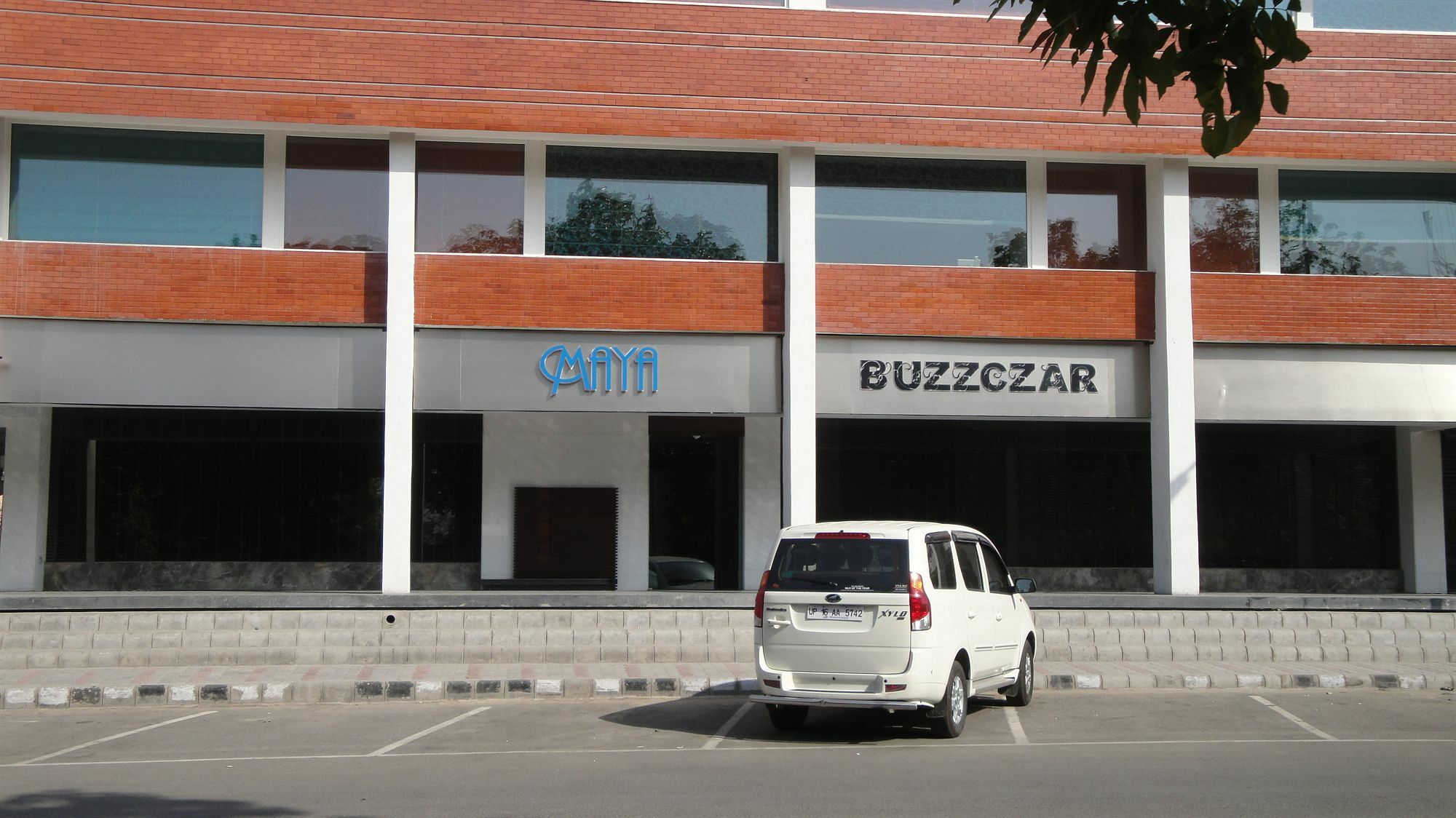 Maya Hotel Chandīgarh Buitenkant foto