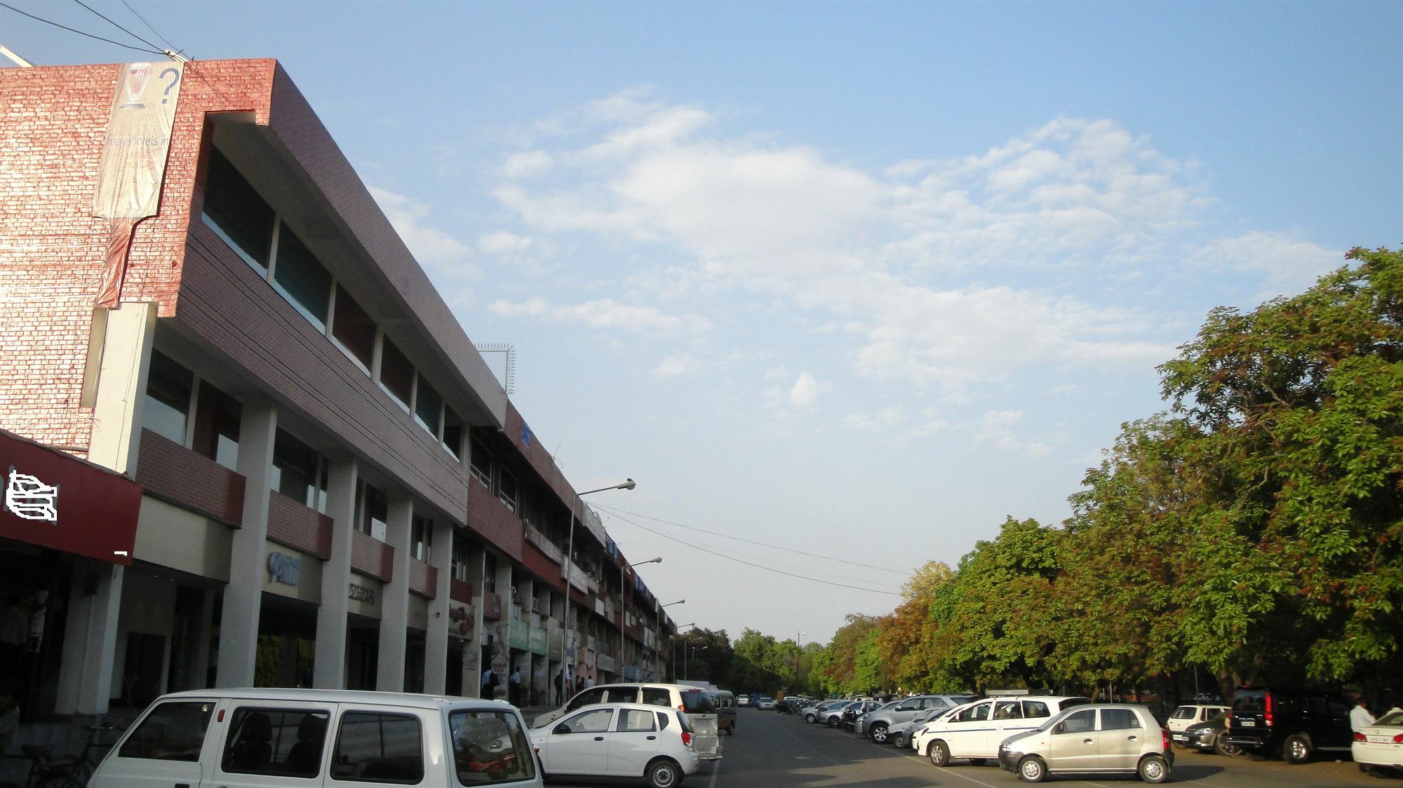 Maya Hotel Chandīgarh Buitenkant foto